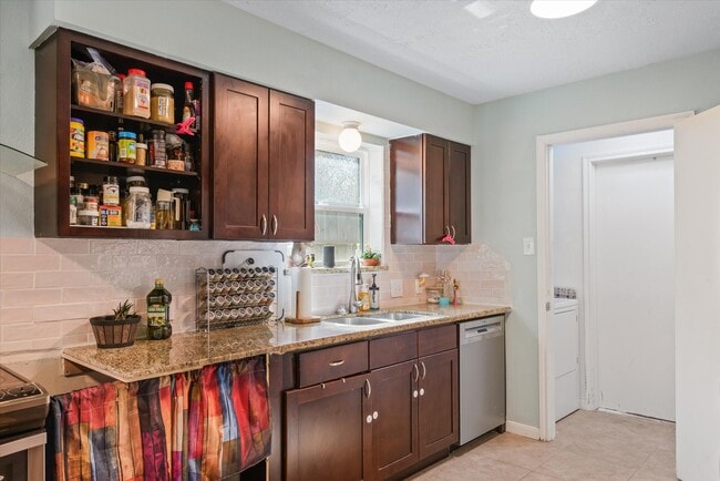 Photo - 4905 Woodway Ave