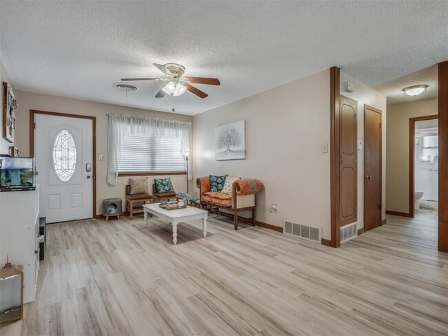 Photo - 1220 Columbia Ct