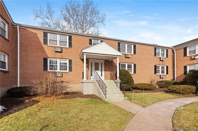 Photo - 45 Brewster Rd Unit APT C