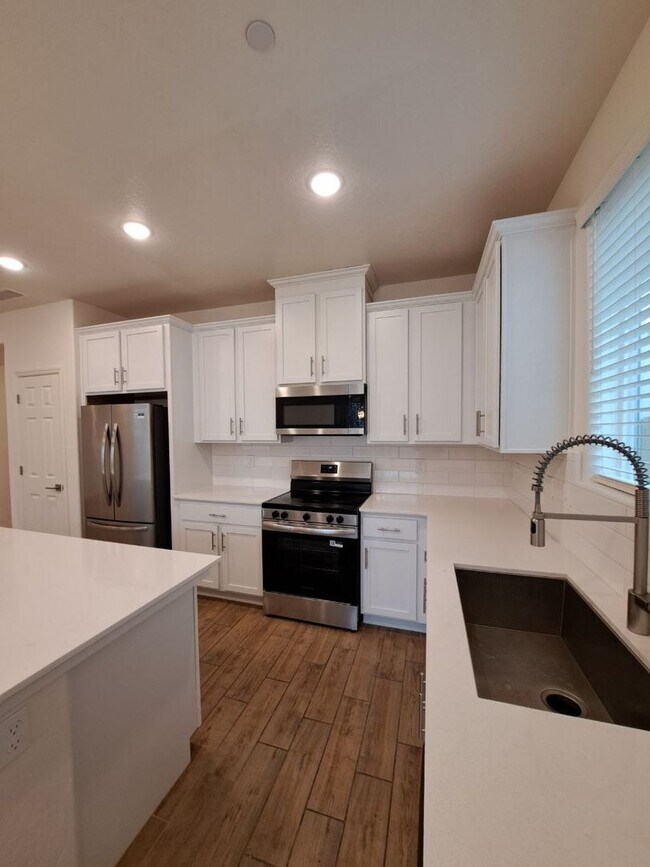 Photo - 3 Bedroom Home Near Armstrong & Olive!