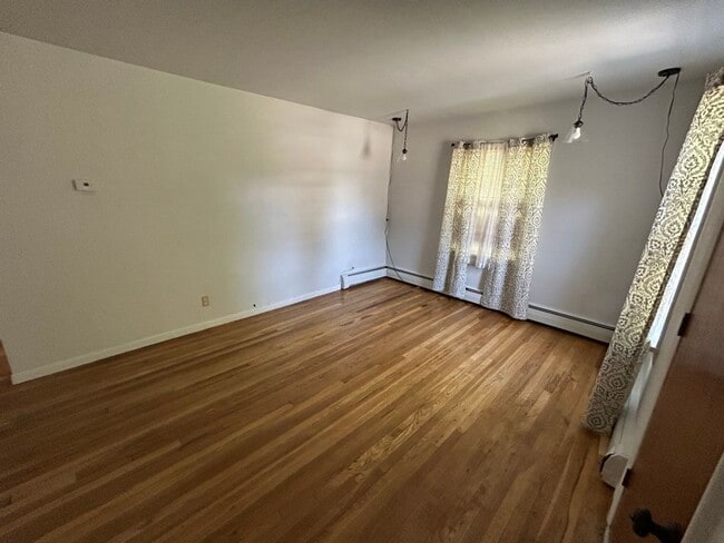 Photo - 4 Bedroom 1.5 Bath House with Washer and Dryer and Fenced Back Yard