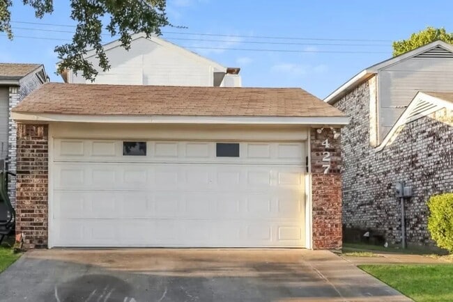 Building Photo - 1327 High Ridge Dr