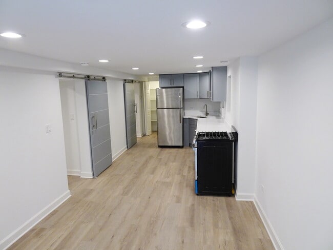 Photo - 1509 N Rockwell St Unit G