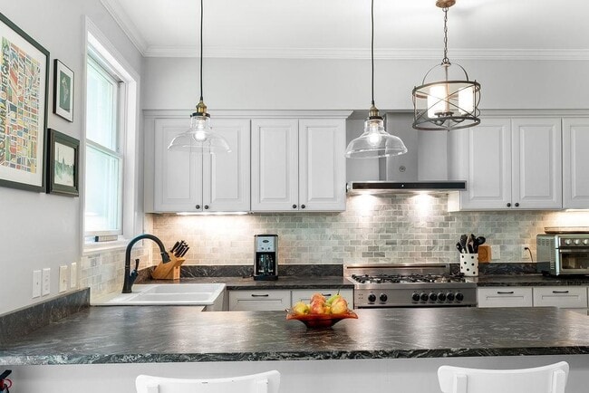 Photo - 53 W 19th St