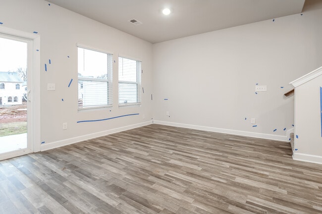 Photo - 131 Telford Dr