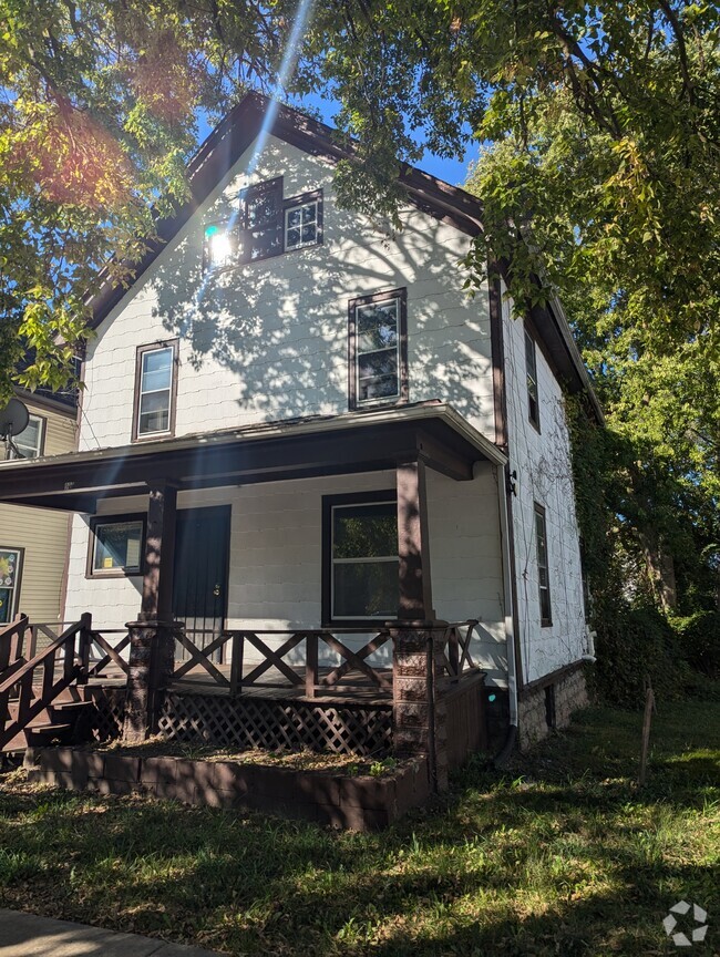 Building Photo - 920 Woodlawn Ave Rental