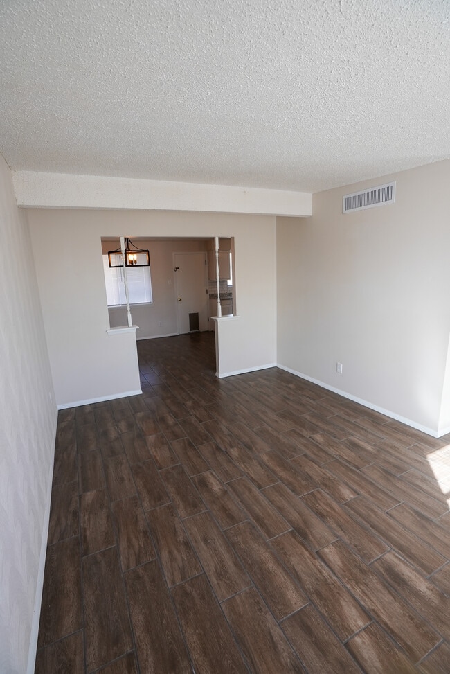 Photo - 10525 Champlain St