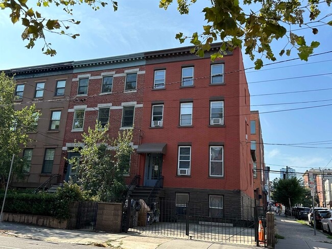 Building Photo - 297 4th St Unit 4