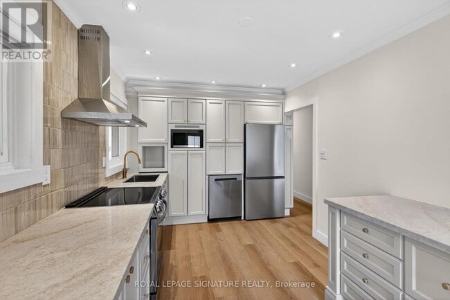 Photo - 724 Balaton Ave