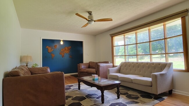 Photo - 4904 Holmes Ave NW