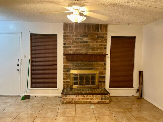 Livingroom - 11685 Alief Clodine Rd Townhome
