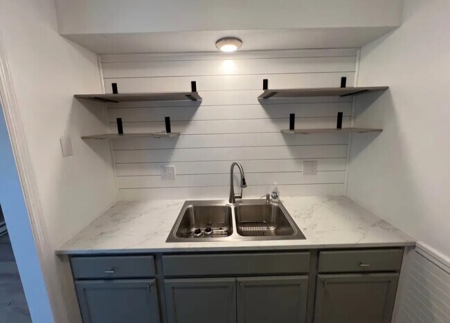 Building Photo - 5410 Dunmore Dr Rental