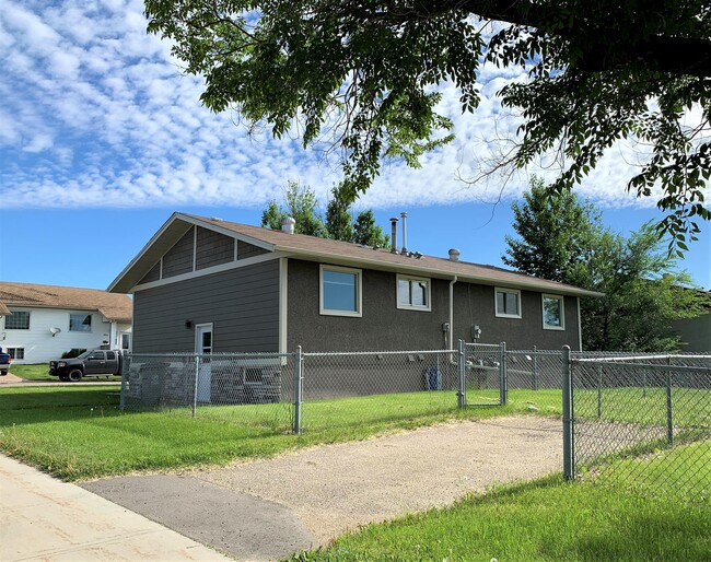 Photo - 9323-93109 109 Ave