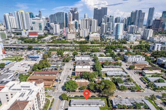 Photo - 900 SW 5th Ave Unit 3