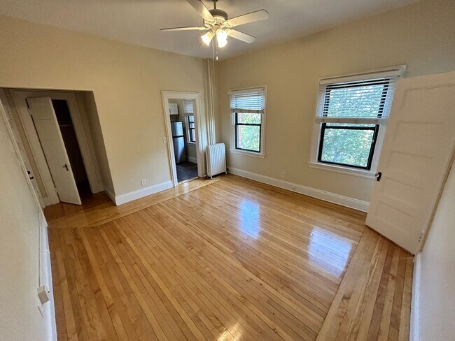 Photo - 1482 Beacon St