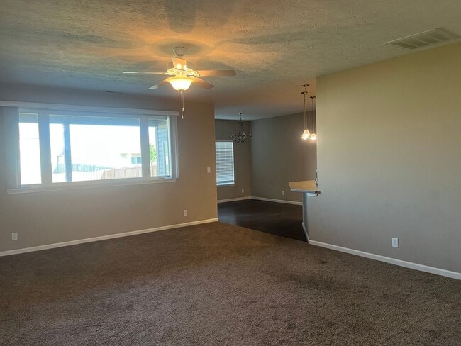 933 Farrier Pl