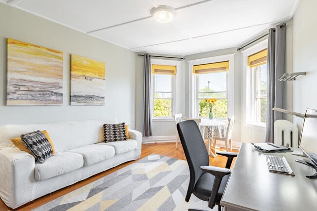 Building Photo - 125 Park Dr