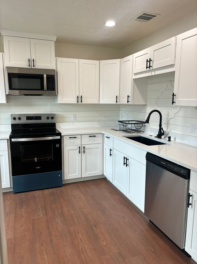 Photo - 2809 Lagoon Knoll Dr Unit B