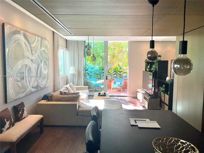 Building Photo - 1700 Meridian Ave Unit 204