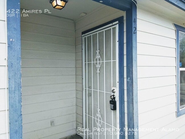 Photo - 422 Amires Pl