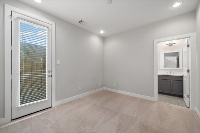 Photo - 2510 Tuam St