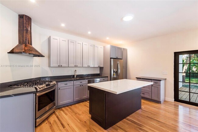 Photo - 3718 Sheridan Ave