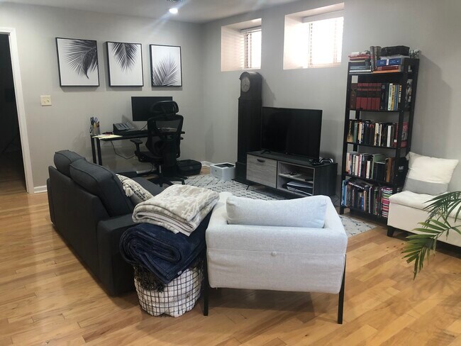 Spacious Living Room - 5931 Walnut St
