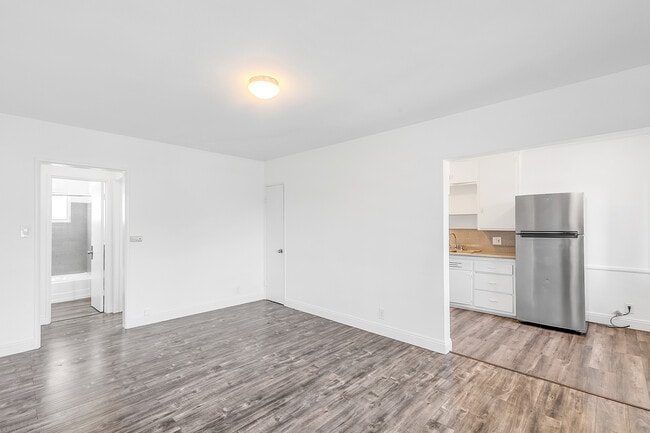 Photo - 1805 W 80th St