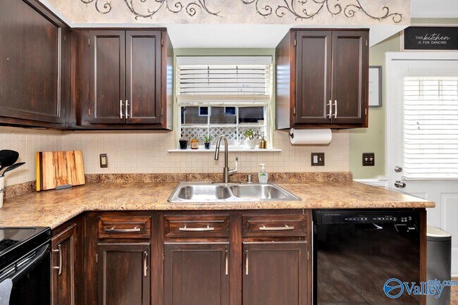 Photo - 11112 Memorial Pkwy SW