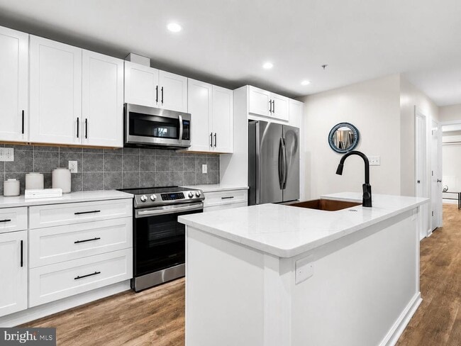 Photo - 1625 1st St NE