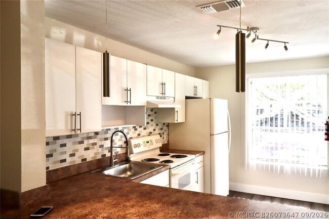 8121 SW 21st Ct Unit 8121