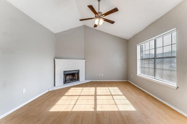 Photo - 2409-2411 Magnolia St