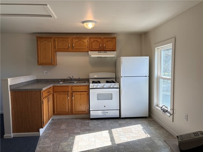 Photo - 132 W High St