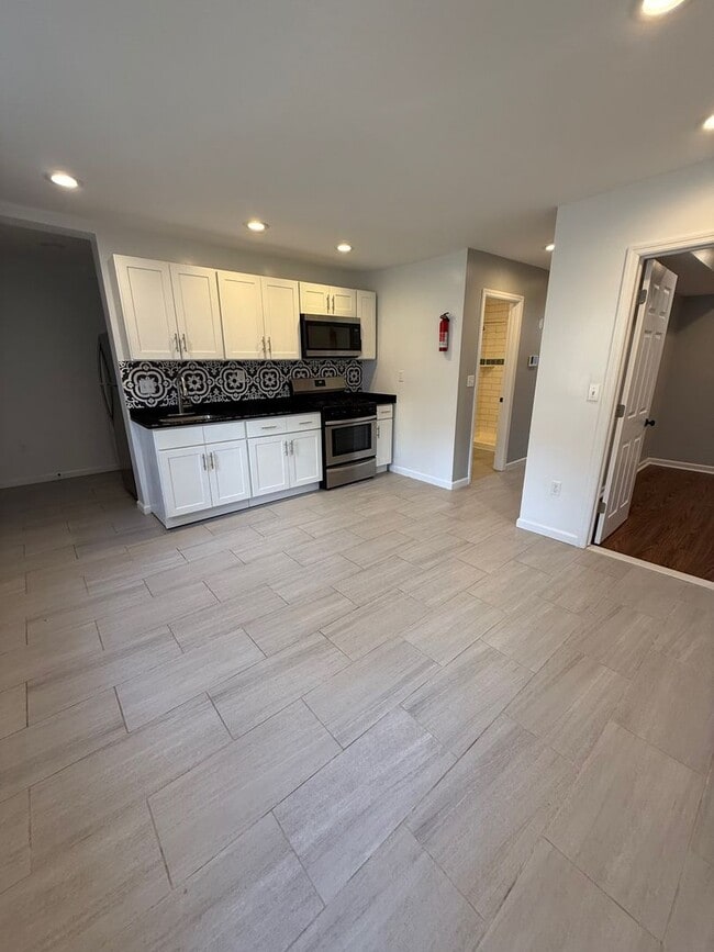 Building Photo - 33 Johnston St Unit 1