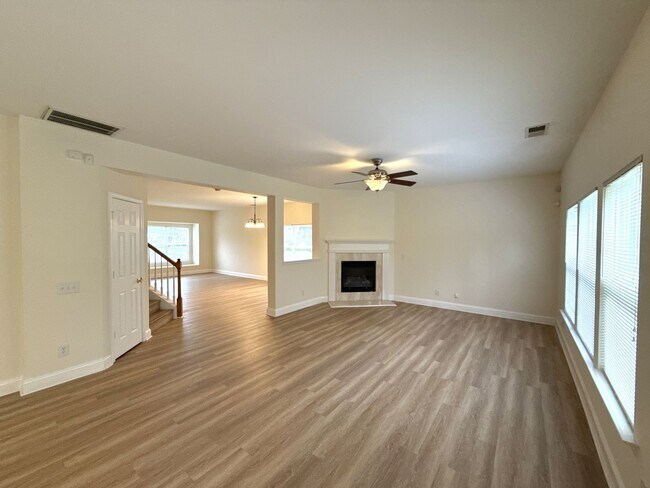 Photo - 4 Bedroom Home in University!