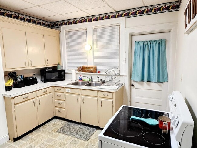Kitchen - 331 N North St Unit 331 N North Street