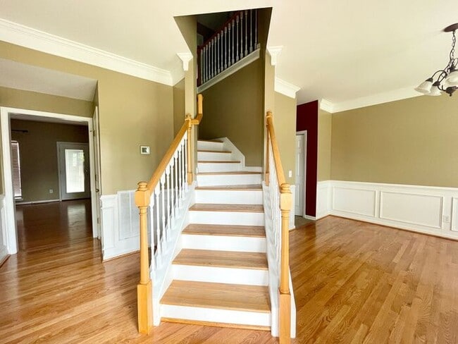 Photo - Northeast / Elgin- Offering Self Guided Tour with RENTLY!