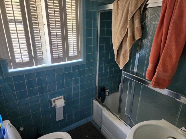 Photo - 4 bedroom 2 bath near the University of Florida law school