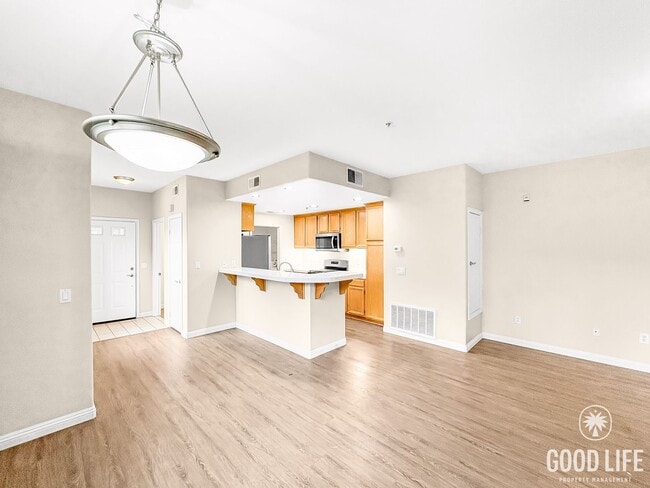 Beautiful 2Bd/2Ba Available In Sabre Springs - Beautiful 2Bd/2Ba Available In Sabre Springs Unidad 7