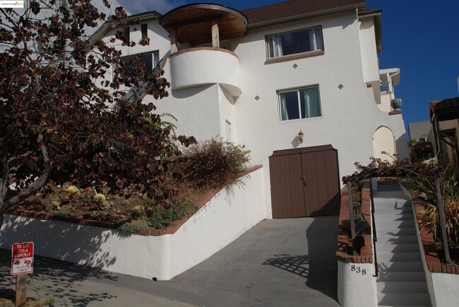 Photo - 838 Vermont St