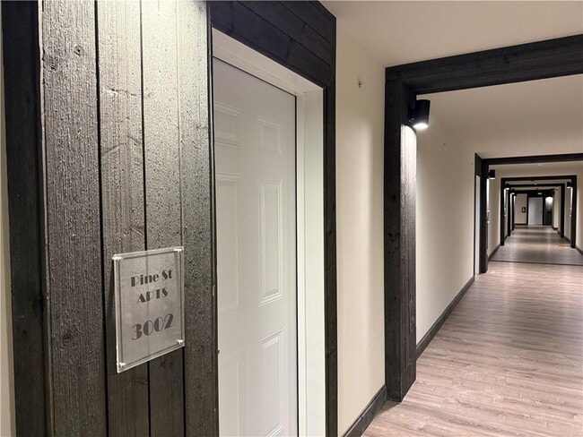 Building Photo - 327 Pine St Unit 3002