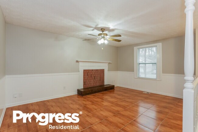 Photo - 725 Sunfield Dr NW