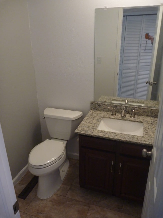 1/2 bathroom off of kitchen