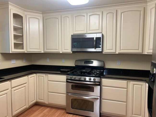 Photo - 4 Bedroom House in Prime Oceanview Location