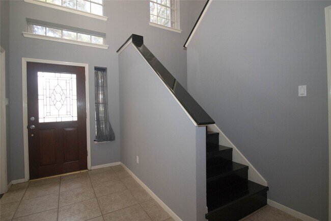Photo - 310 Cheddington Dr