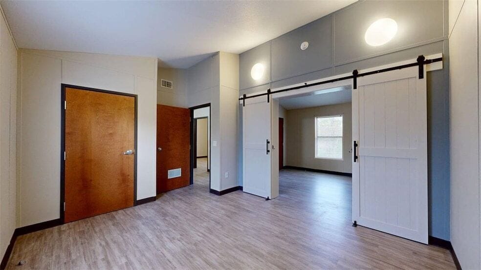 Photo - 5585 Straub Rd