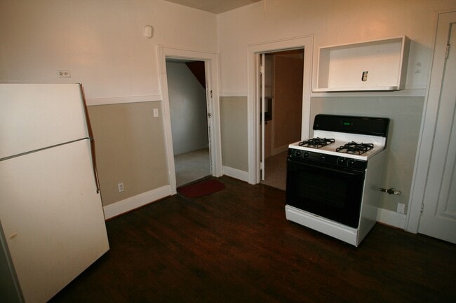 Kitchen - 6516 W Bluemound Rd Unit Upper