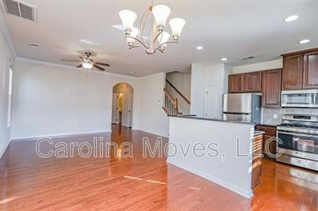 Photo - 414 Christiane Way