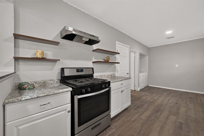 Photo - 1507 Laird St