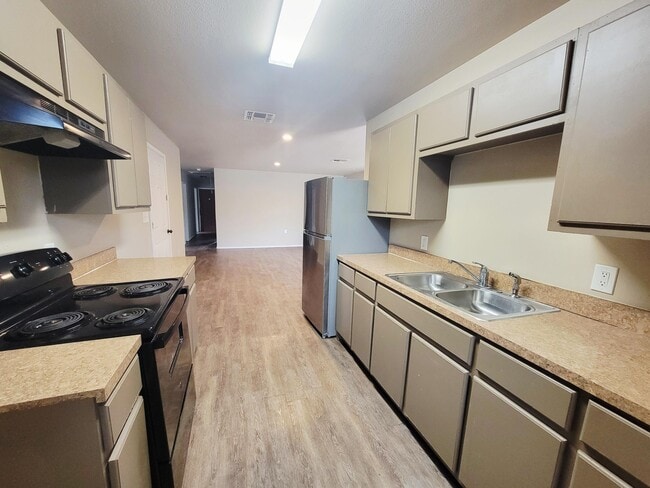 Photo - 110 82nd St